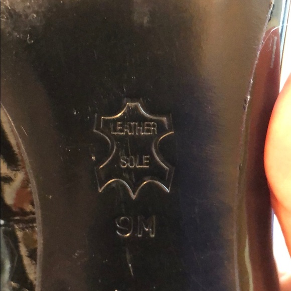 Tory Burch Black Patent Pumps size 9 - Picture 5 of 8